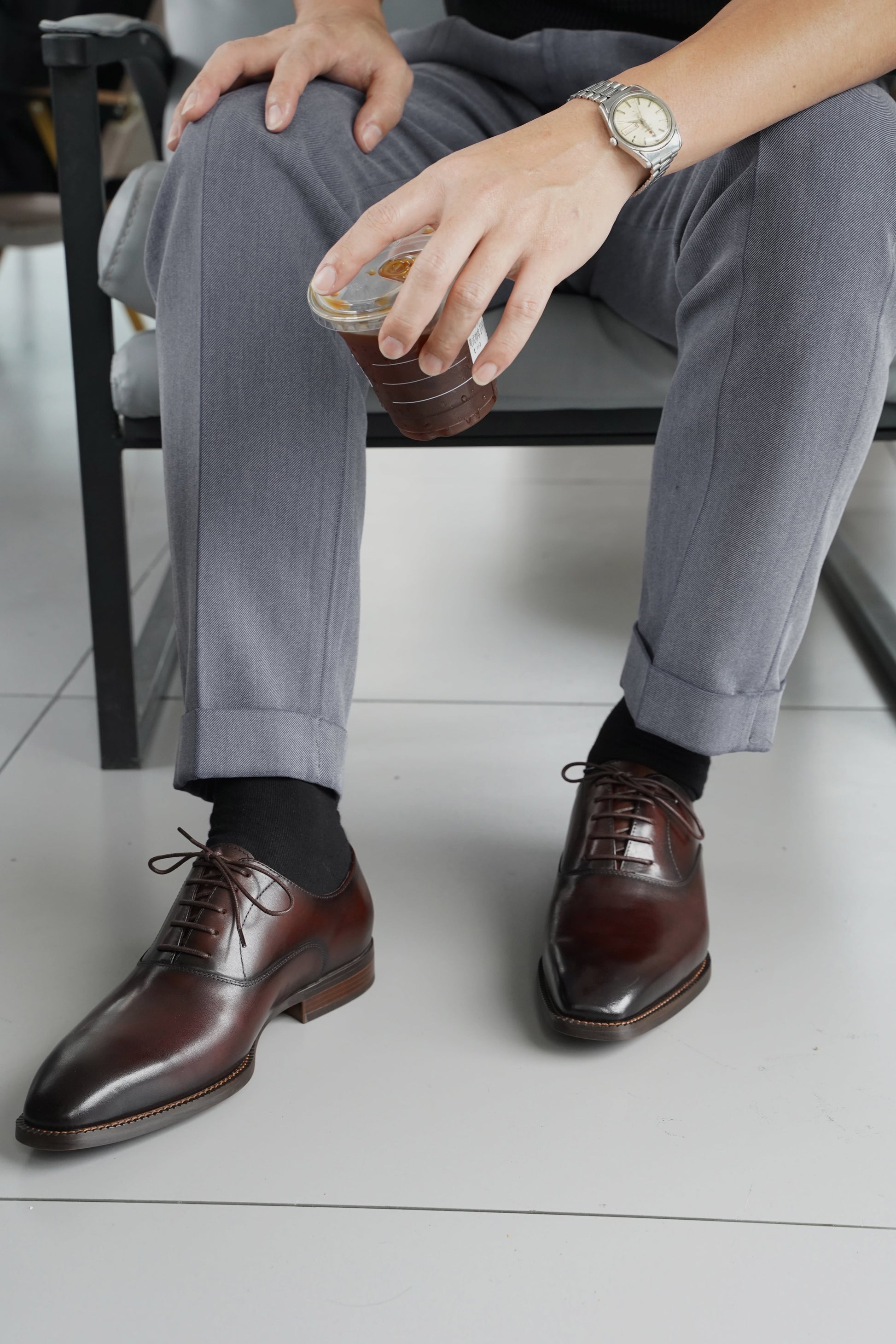 Espresso Elegance Oxford with sleek closed lacing, crafted from premium brown leather for formal events.