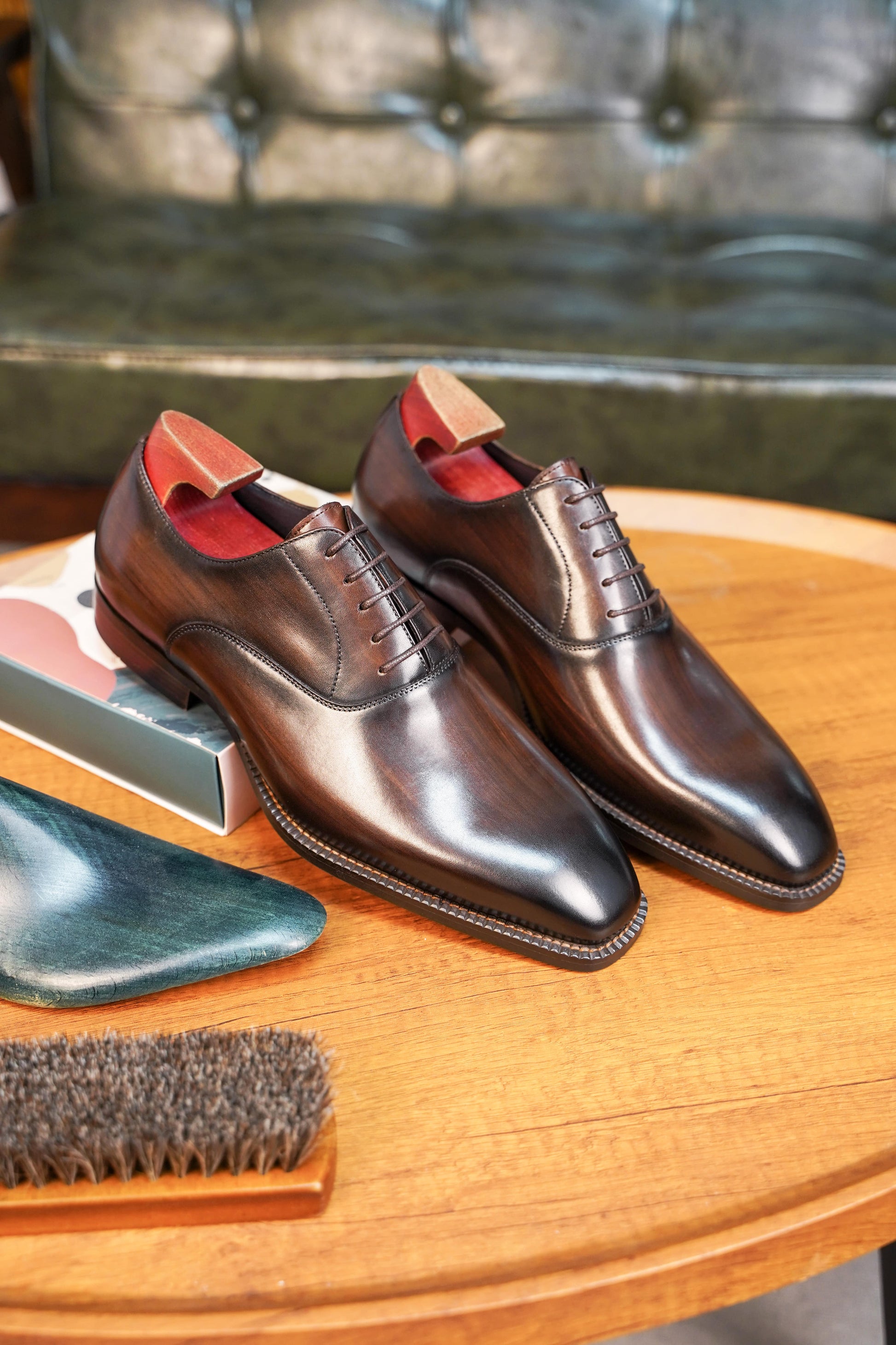 Espresso Elegance Oxford with sleek closed lacing, crafted from premium brown leather for formal events.