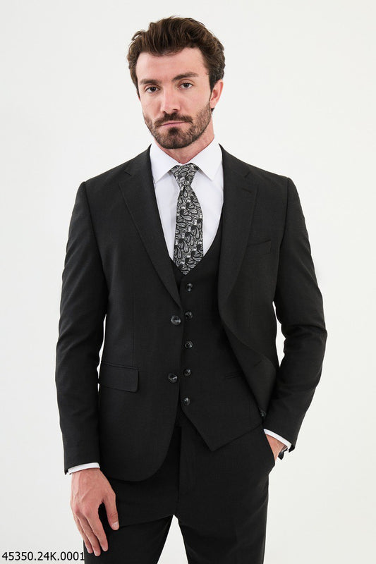 HolloMen Black Three-Piece Slim-Fit Suit.