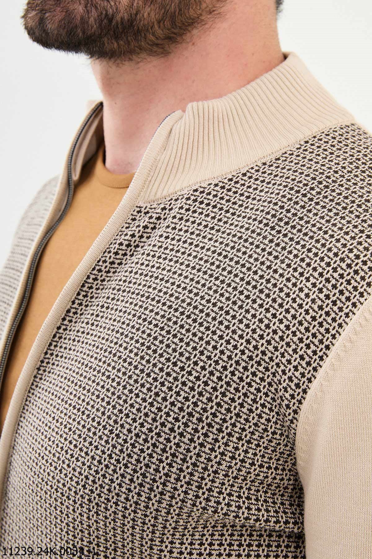 Cardigan beige con cerniera da uomo.