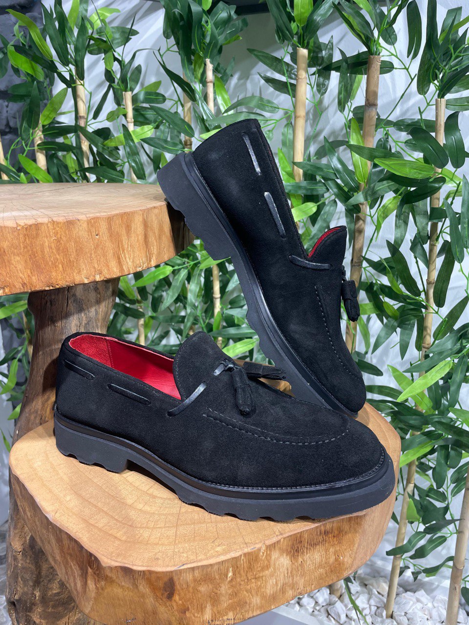 Men's Black Suede Loafers with Tassel Detail – Elegant and Comfortable Footwear for Formal and Casual Occasions.