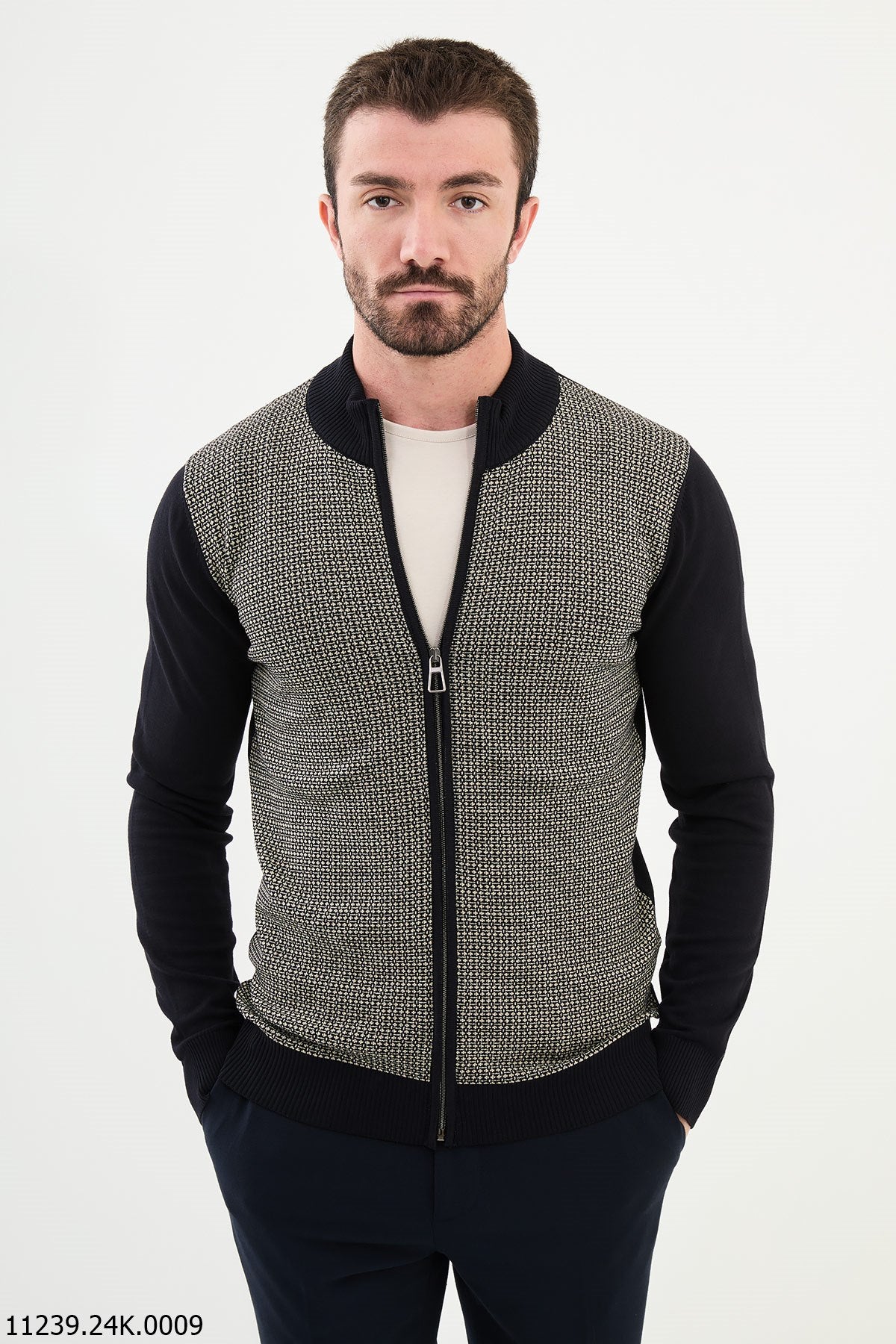 Cardigan con cerniera e fantasia grigia moderna per uomo.