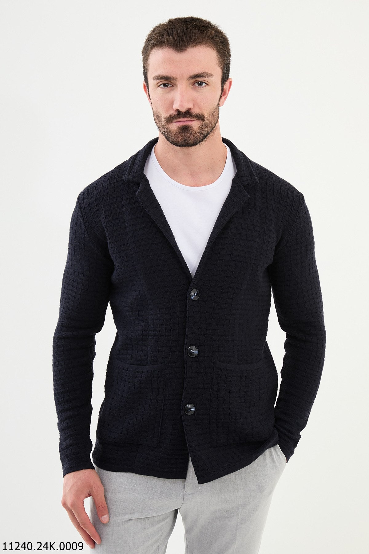 Cardigan testurizzato blu navy.