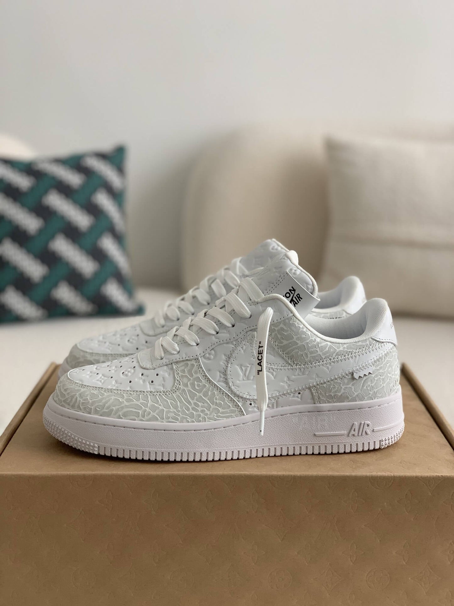 Adidași Nike x Louis Vuitton LV Air Force 1, albi, cu model