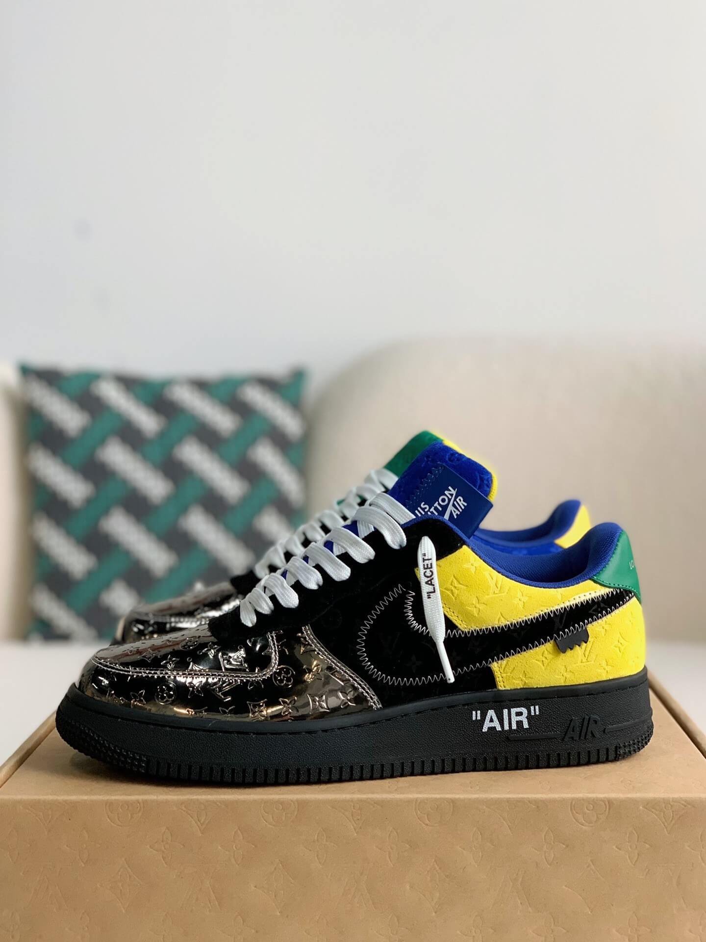 Baskets Nike x Louis Vuitton LV Air Force 1 noires métallisées argentées