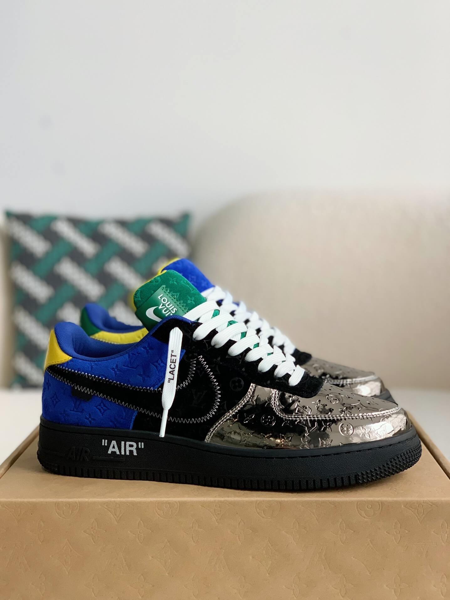 Baskets Nike x Louis Vuitton LV Air Force 1 noires métallisées argentées