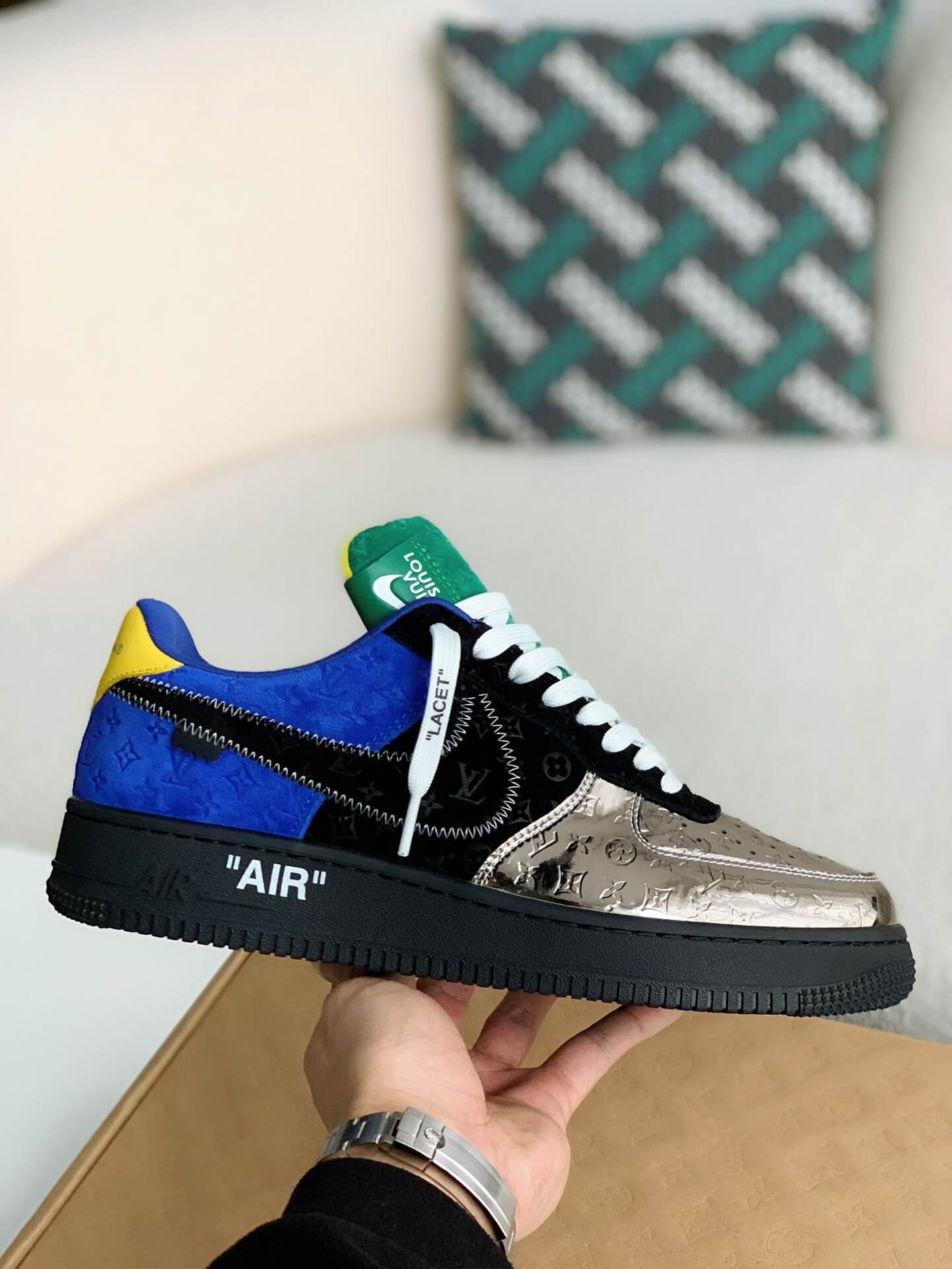 Baskets Nike x Louis Vuitton LV Air Force 1 noires métallisées argentées