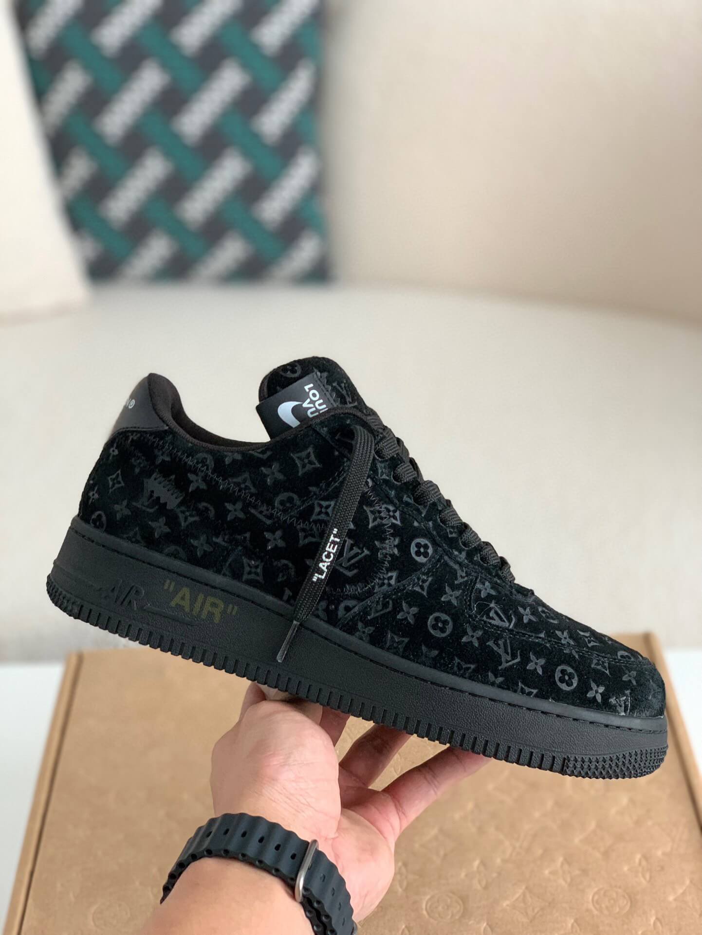 Baskets Nike x Louis Vuitton LV Air Force 1 noires à monogramme