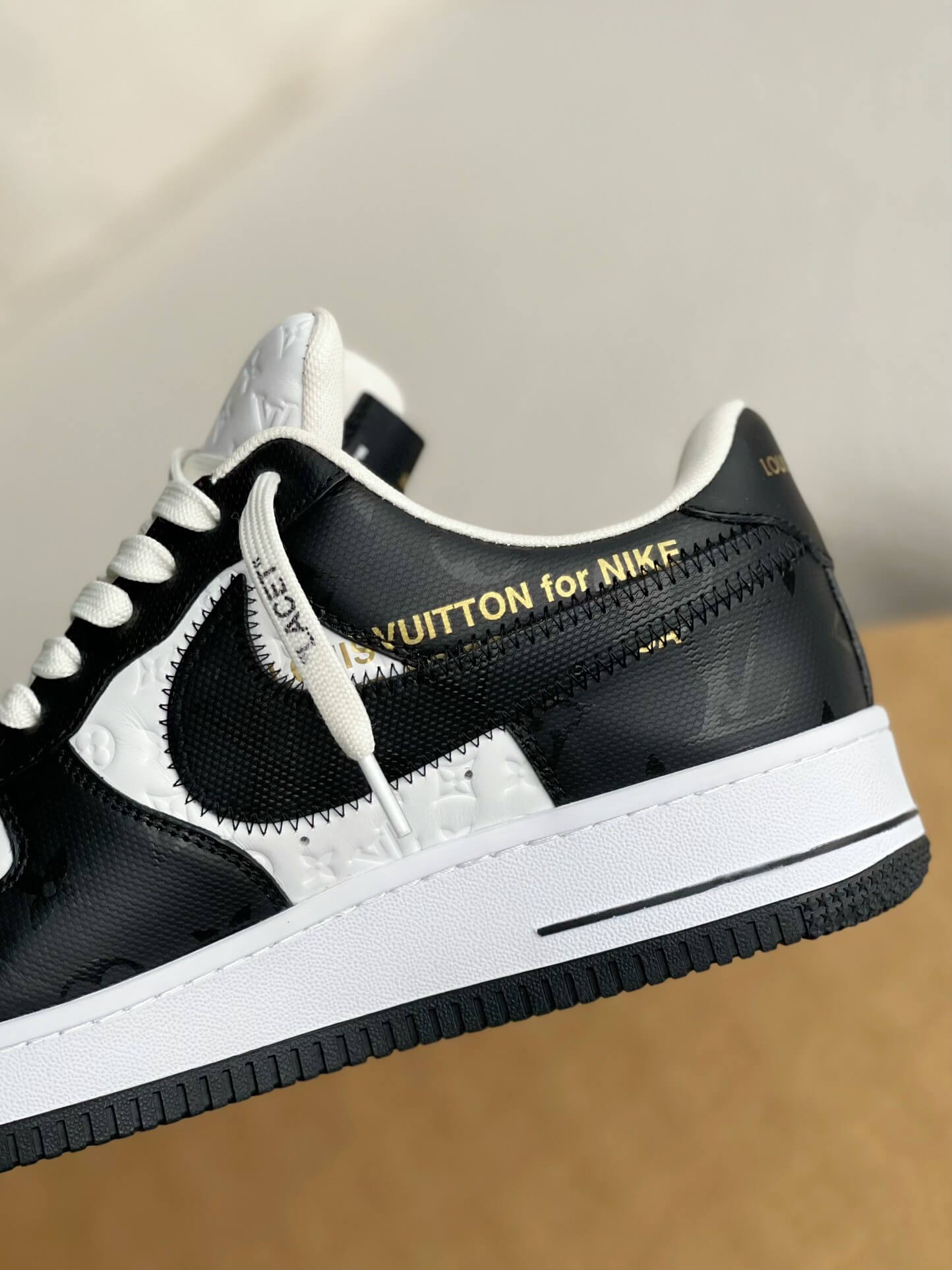 Baskets Nike x Louis Vuitton LV Air Force 1 Noir Blanc