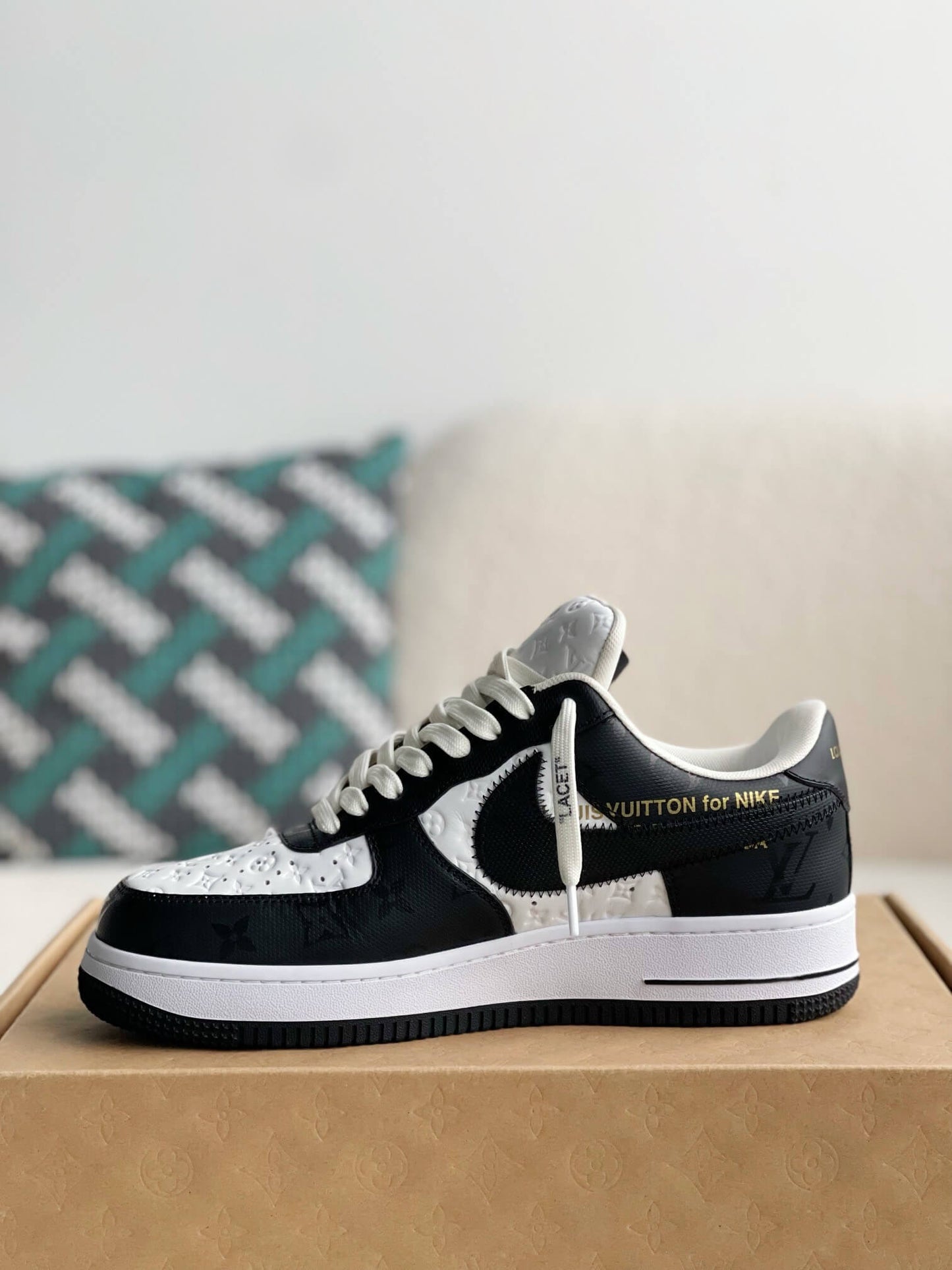 Baskets Nike x Louis Vuitton LV Air Force 1 Noir Blanc