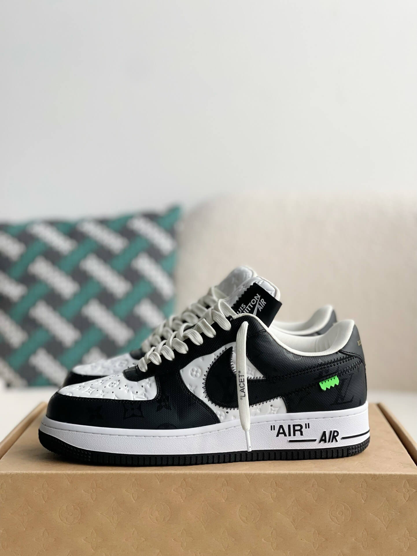 Baskets Nike x Louis Vuitton LV Air Force 1 Noir Blanc