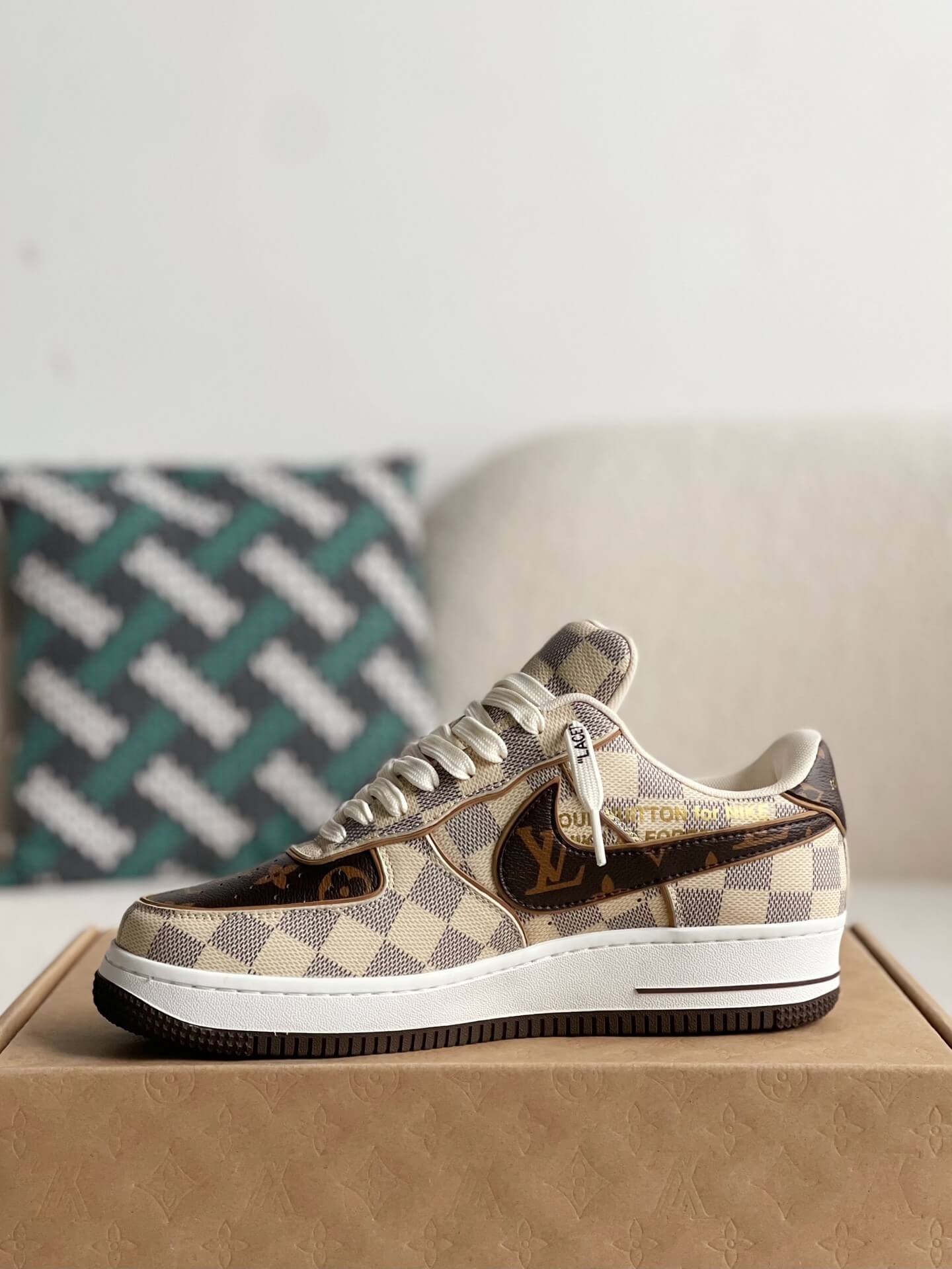 Baskets Nike x Louis Vuitton LV Air Force 1 en toile Damier HolloMen