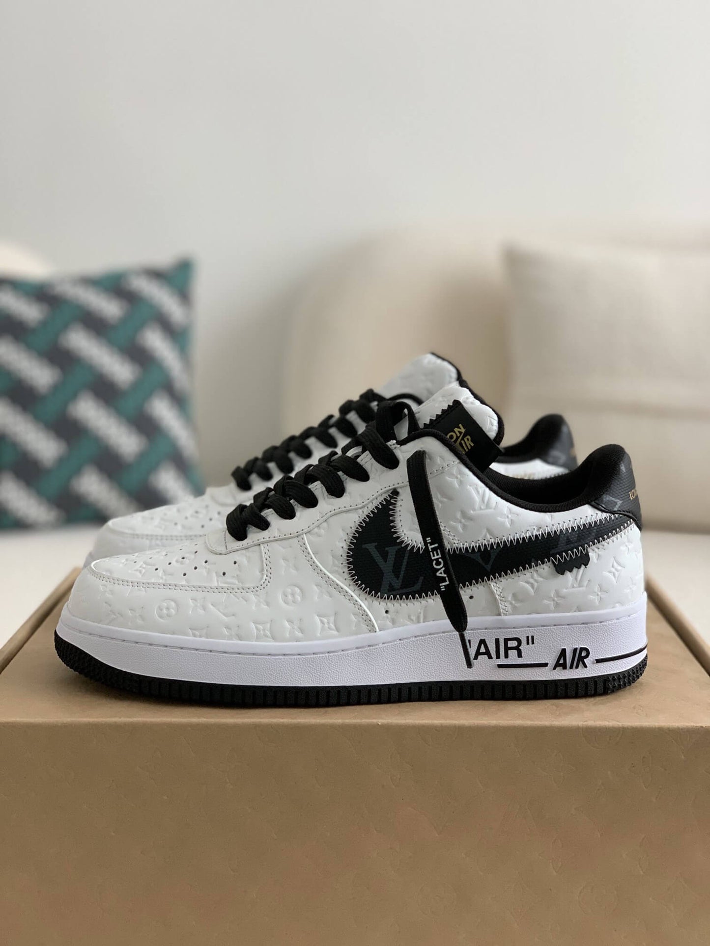 Baskets Nike x Louis Vuitton LV Air Force 1 Trainer Blanc Noir