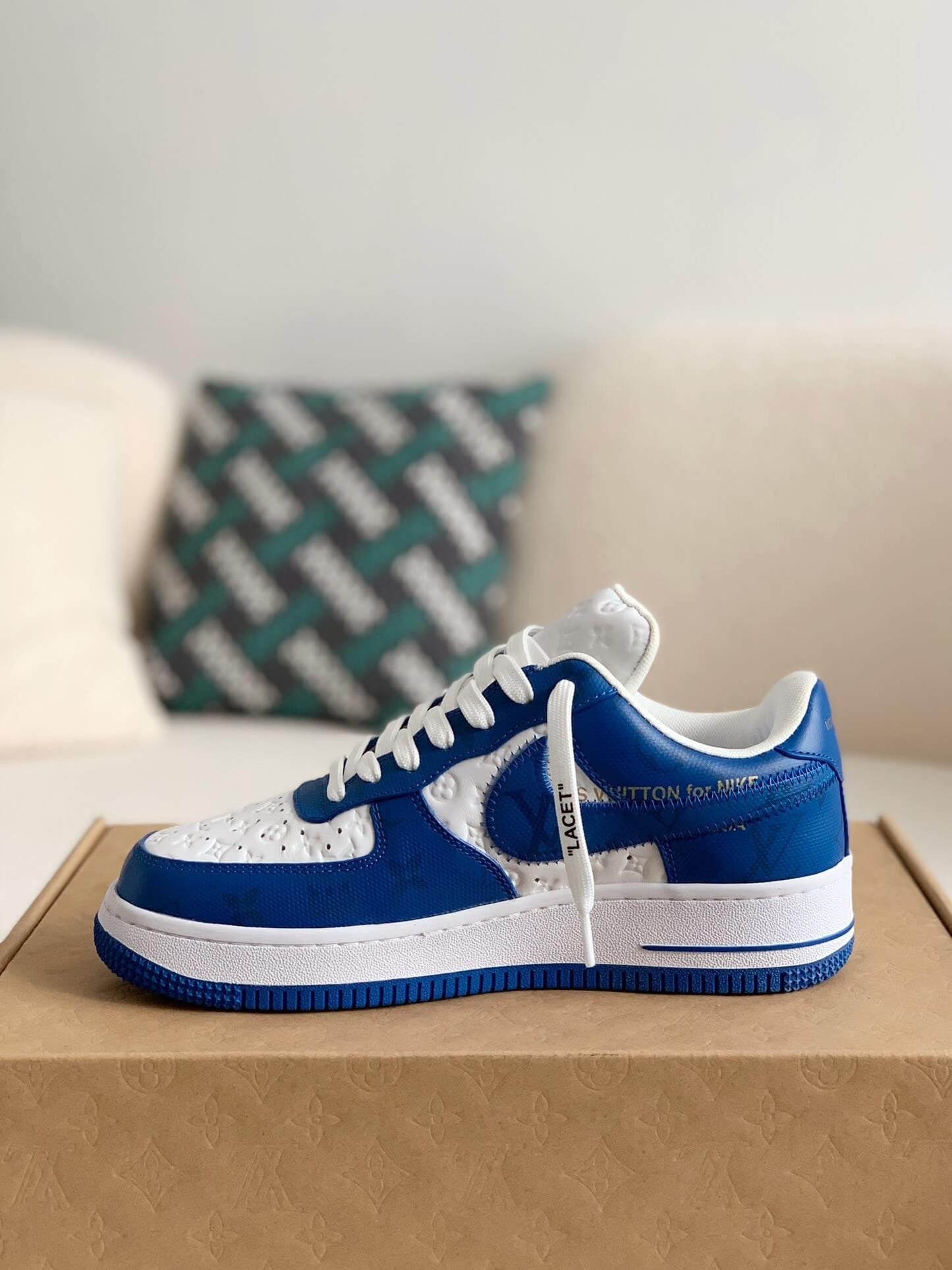 Baskets Nike x Louis Vuitton LV Air Force 1 Blanc Bleu