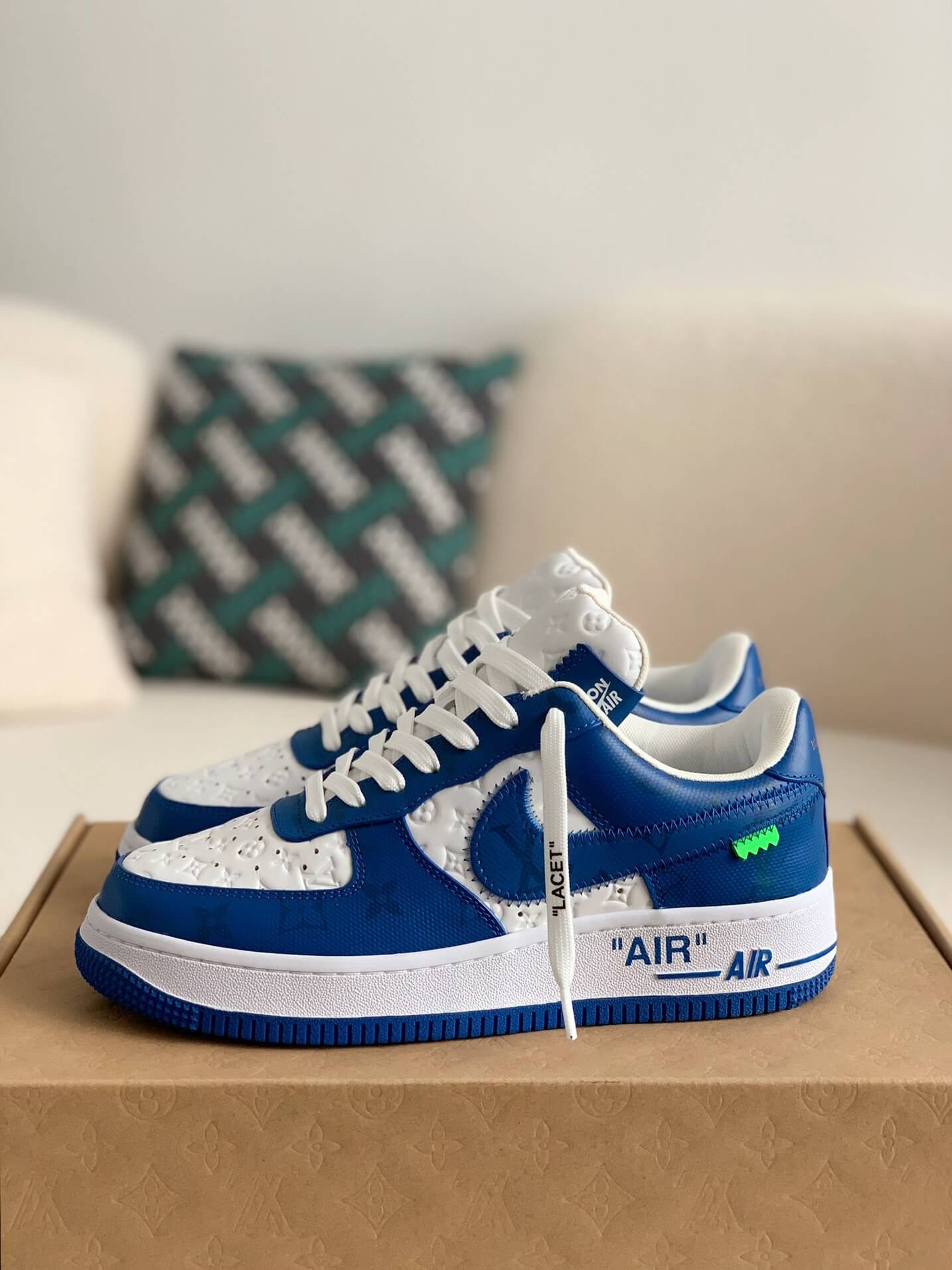 Baskets Nike x Louis Vuitton LV Air Force 1 Blanc Bleu