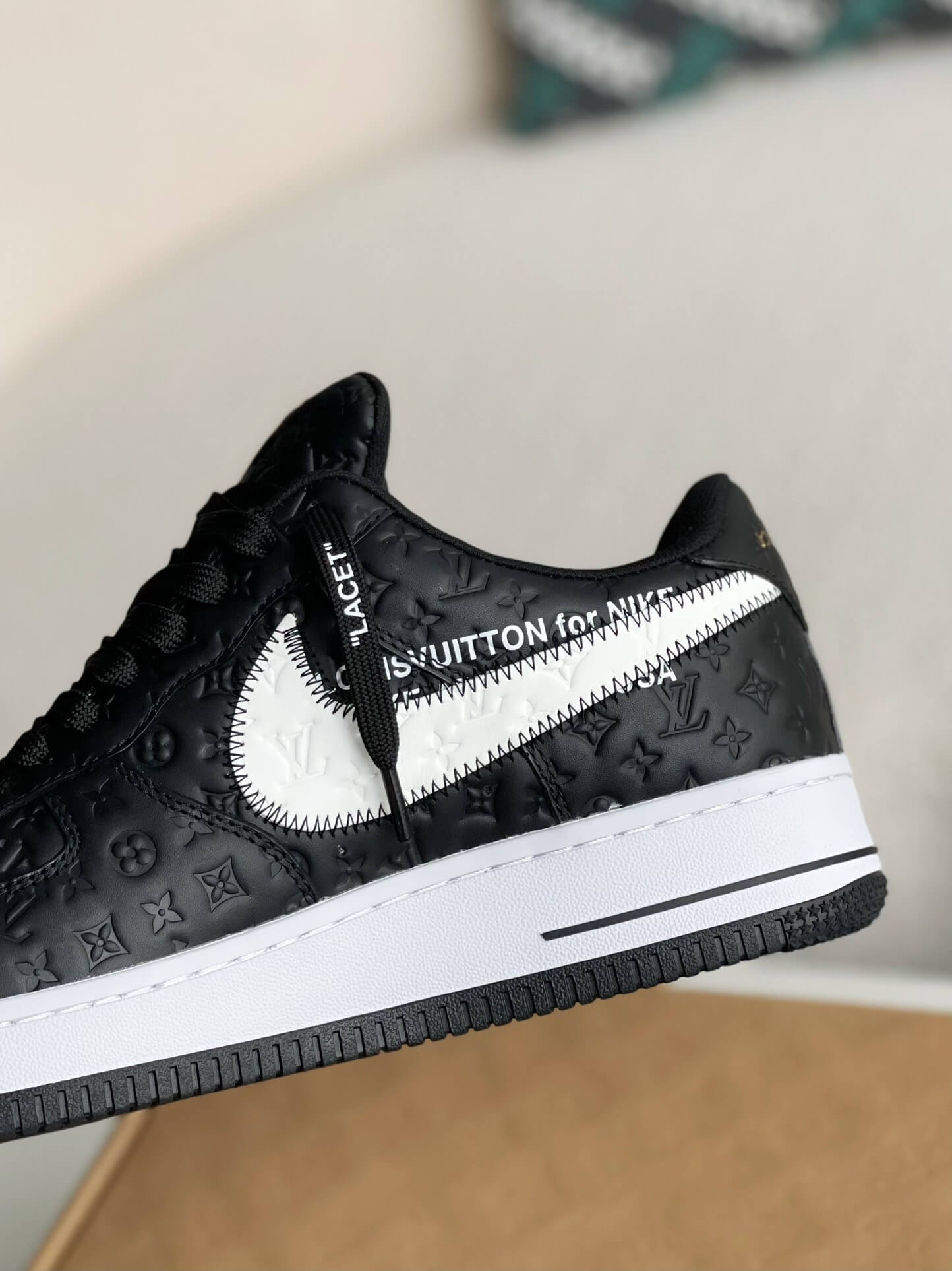 Baskets Nike x Off-White x Louis Vuitton LV Air Force 1 noires et blanches avec monogramme