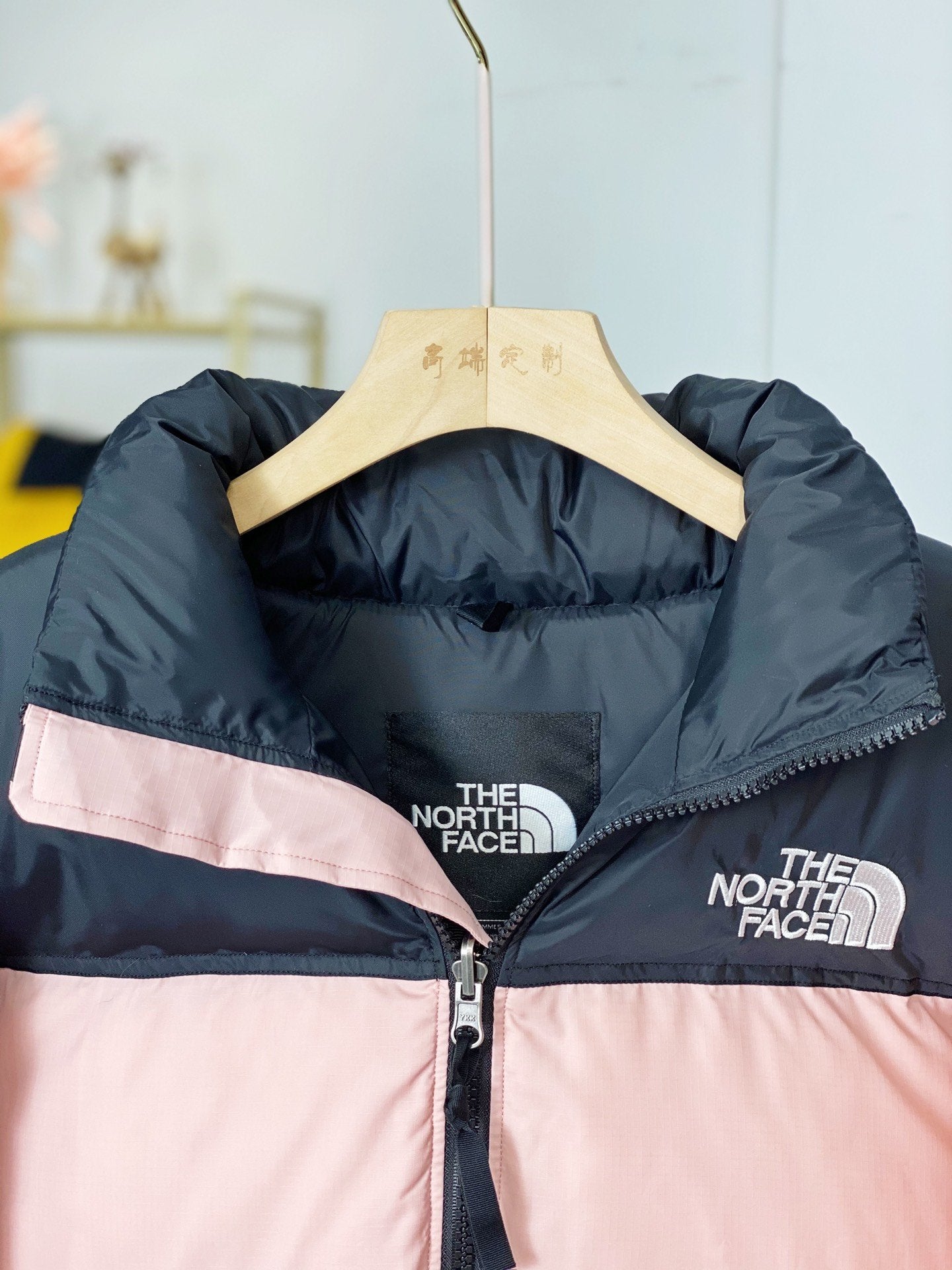 Jaqueta preta rosa retrô Nuptse inspirada na North Face de 1996