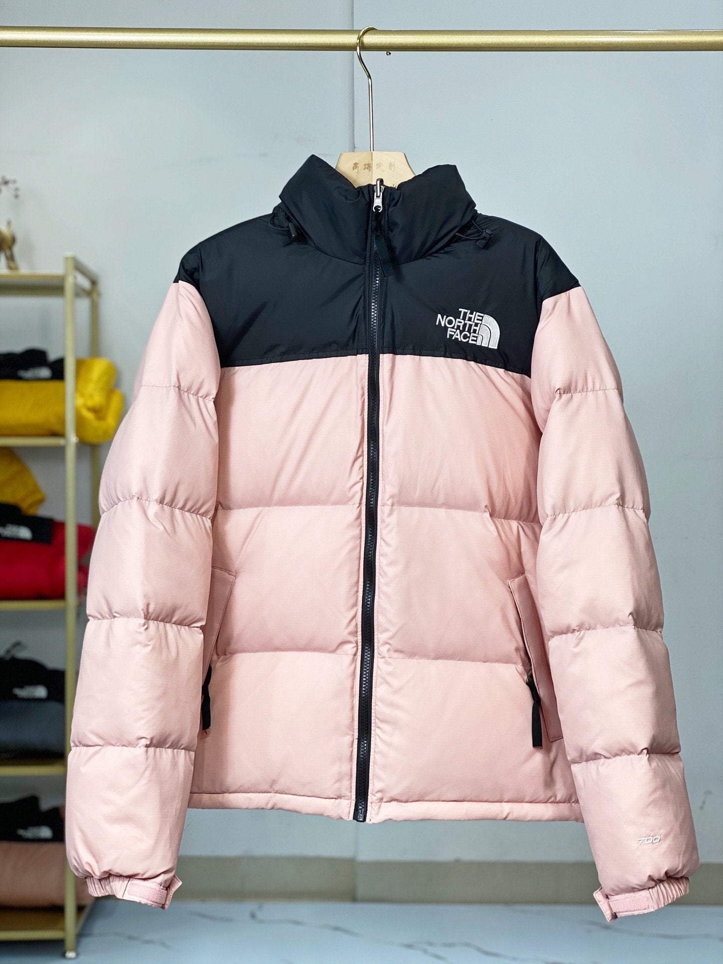 Jaqueta preta rosa retrô Nuptse inspirada na North Face de 1996