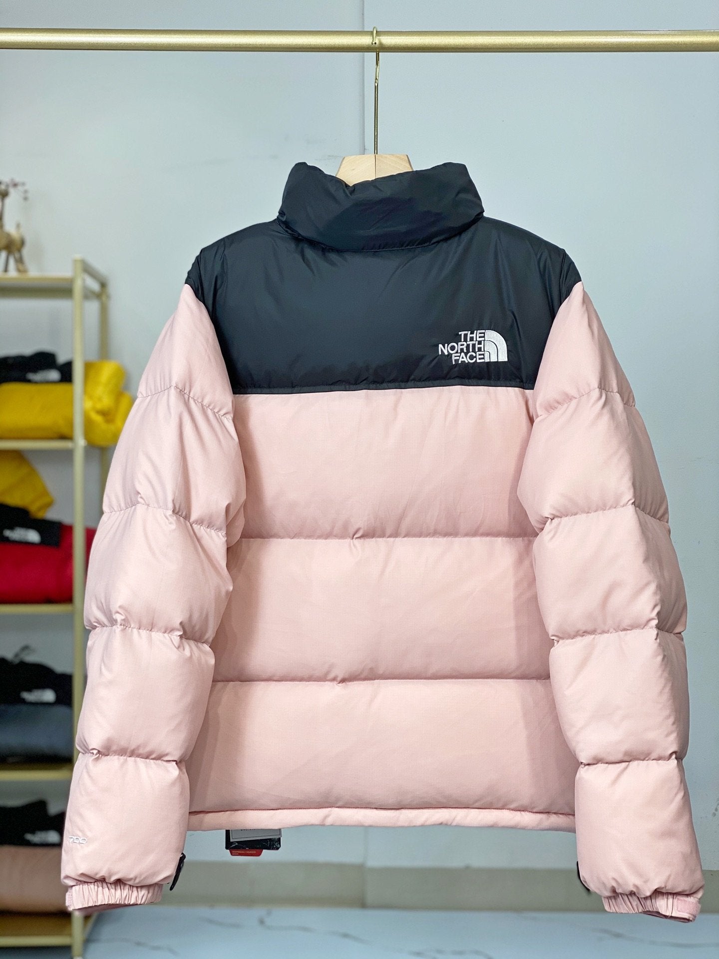 Jaqueta preta rosa retrô Nuptse inspirada na North Face de 1996