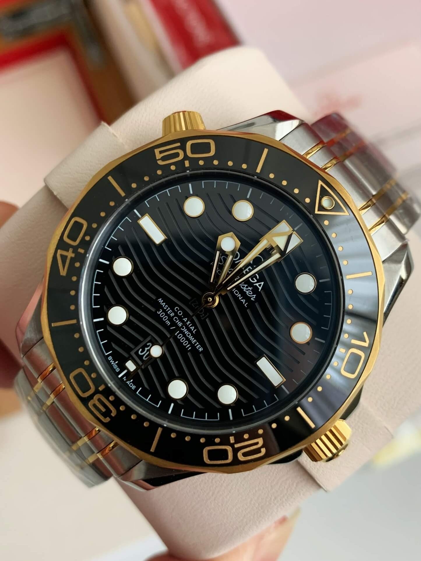 Montre Omega Seamaster Diver 300M Co-Axial Master Chronometer avec cadran noir