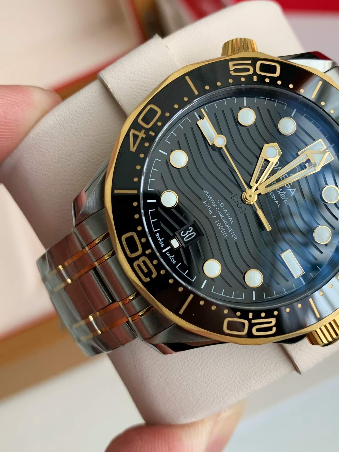 Montre Omega Seamaster Diver 300M Co-Axial Master Chronometer avec cadran noir