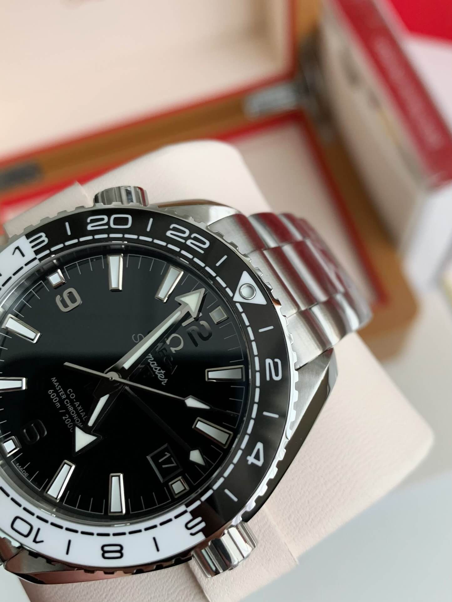 Omega Seamaster Planet Ocean GMT Esfera negra