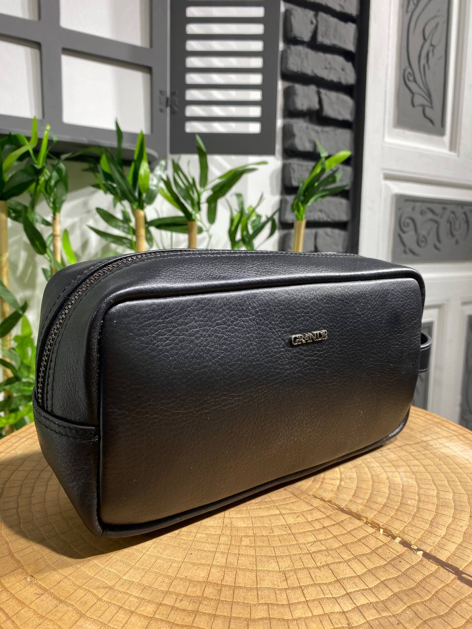 The Grande Black Leather Bag – Timeless Elegance for Modern Travel