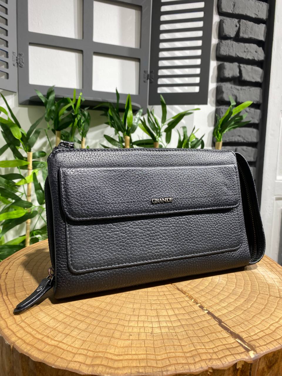 The Grande Black Leather Bag – Timeless Elegance for Modern Travel