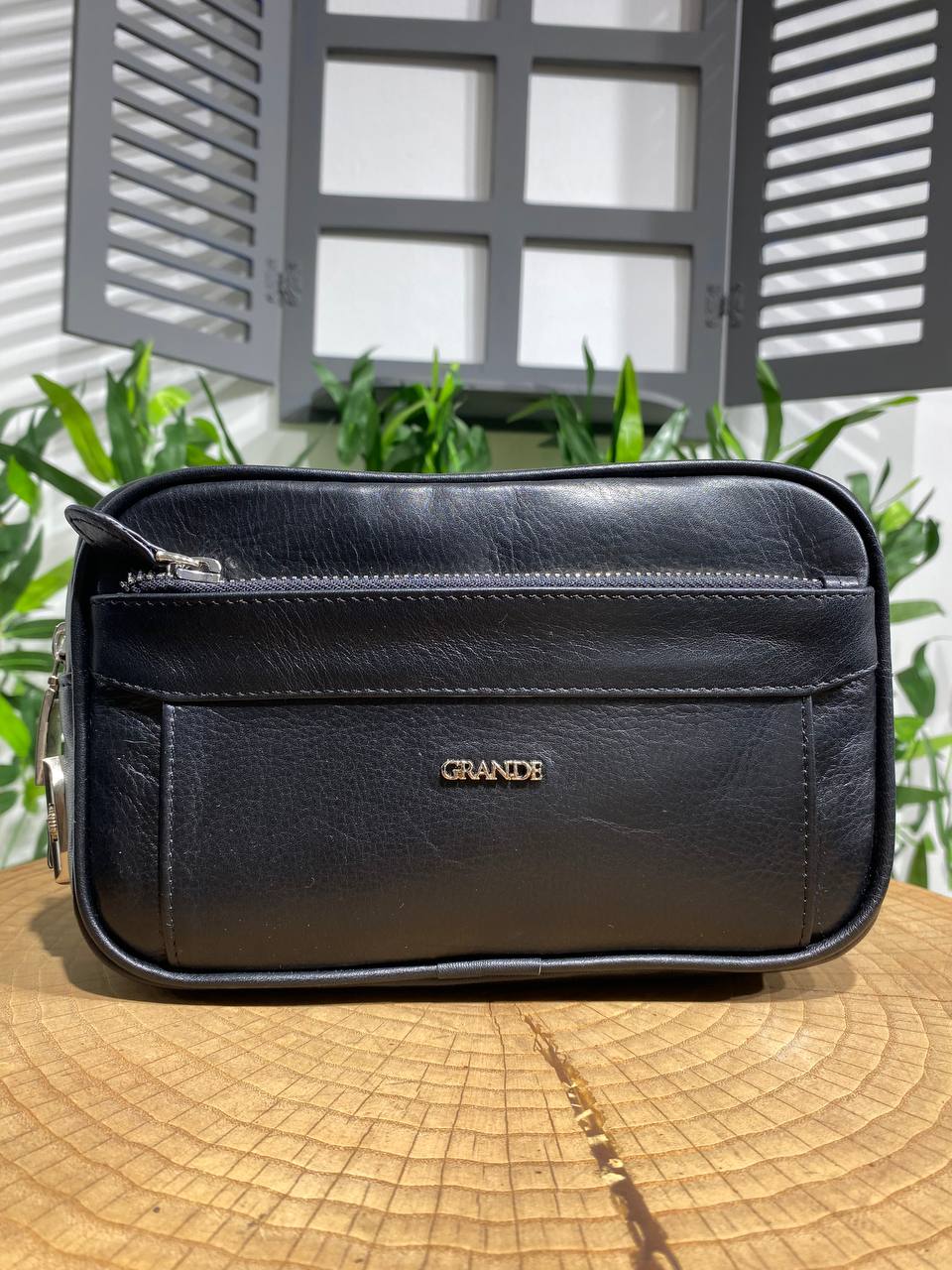 The Grande Black Leather Bag – Timeless Elegance for Modern Travel