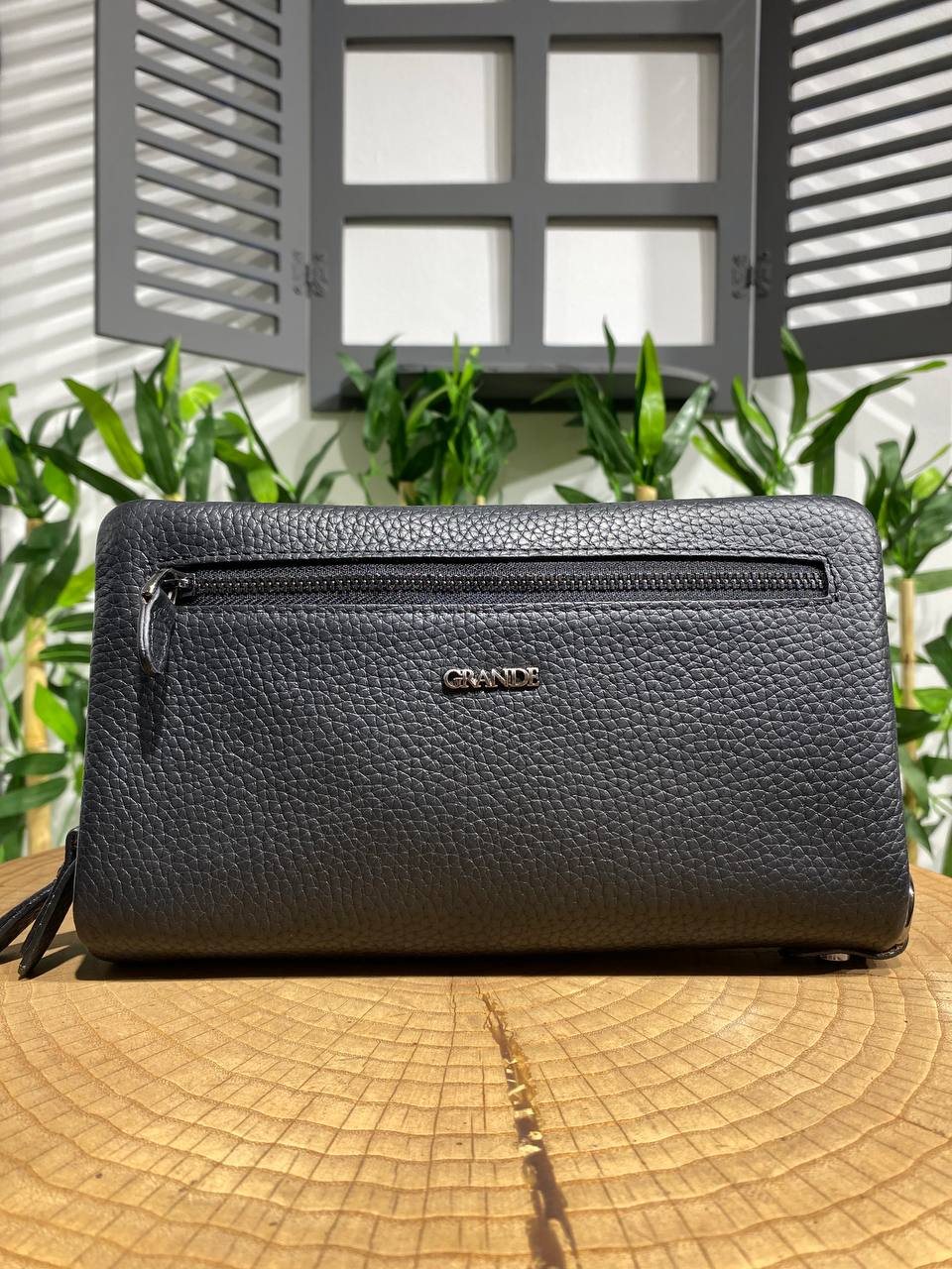 The Grande Black Leather Bag – Timeless Elegance for Modern Travel