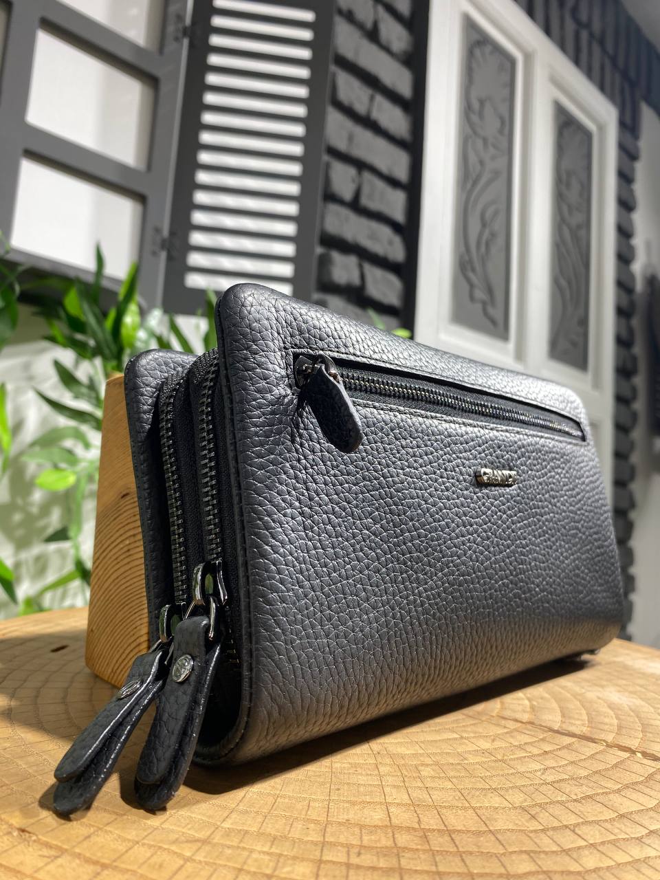 The Grande Black Leather Bag – Timeless Elegance for Modern Travel