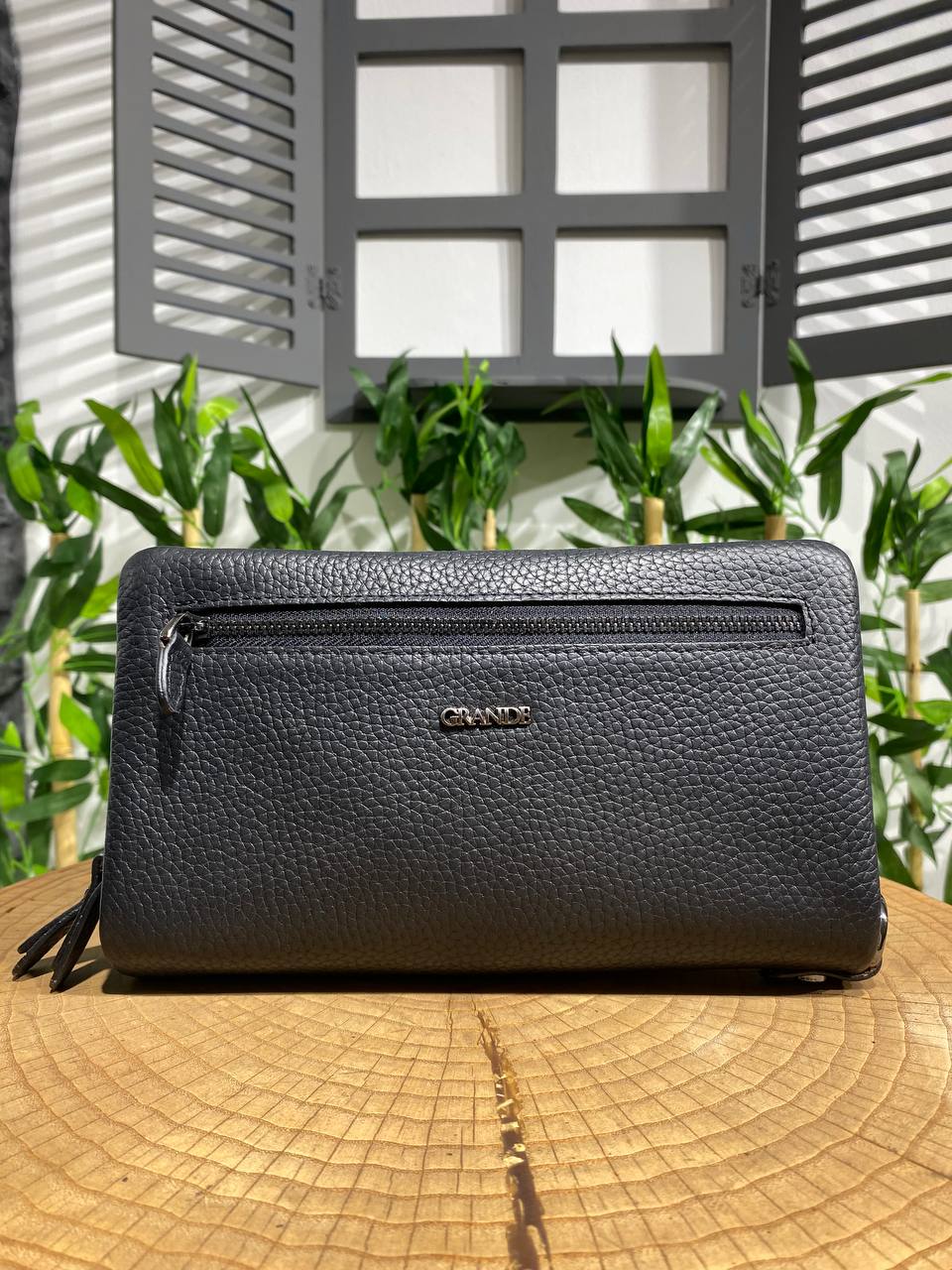 The Grande Black Leather Bag – Timeless Elegance for Modern Travel