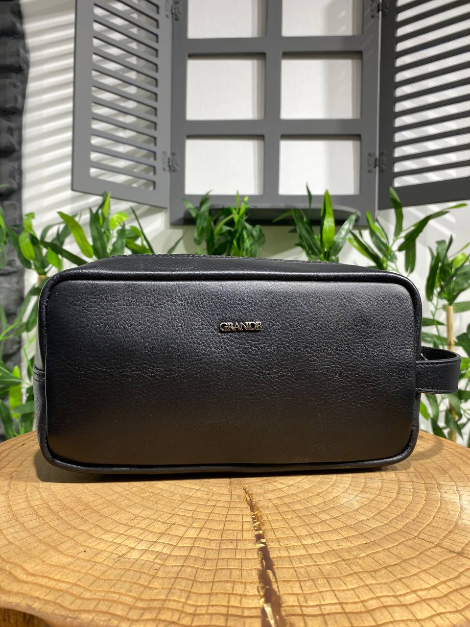 The Grande Black Leather Bag – Timeless Elegance for Modern Travel