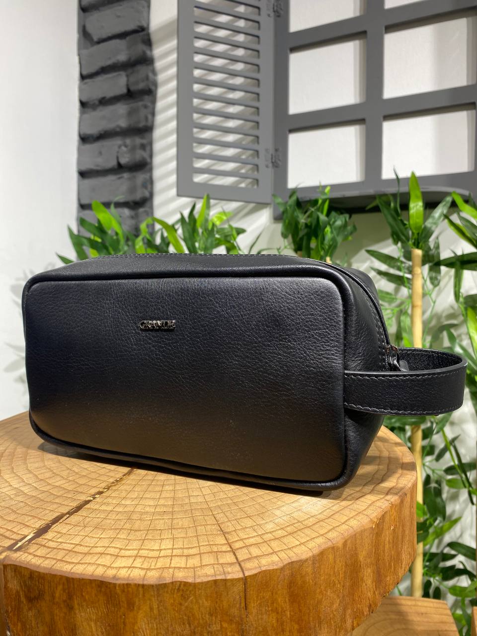 The Grande Black Leather Bag – Timeless Elegance for Modern Travel