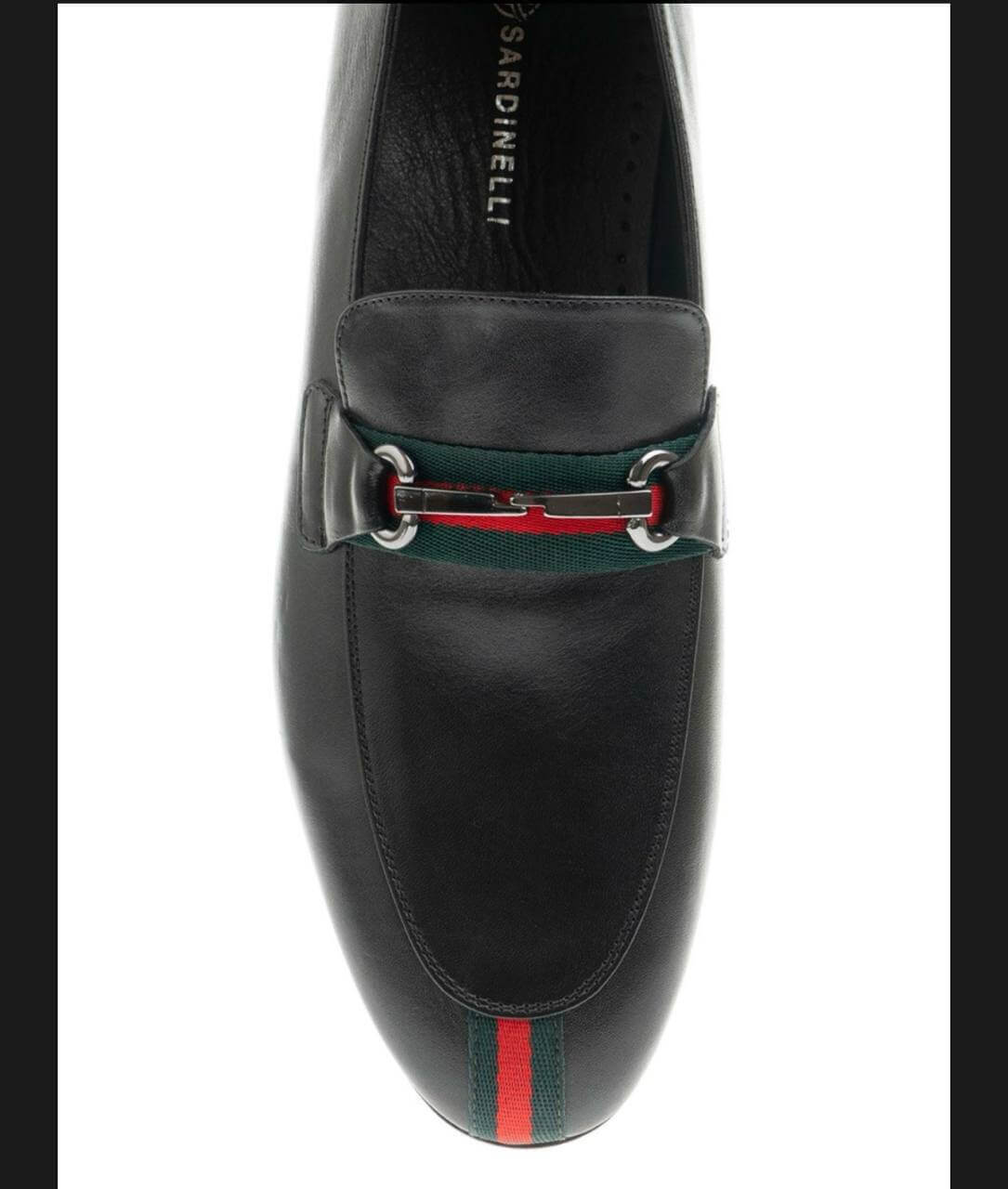 Schwarze handgemachte Schuhe