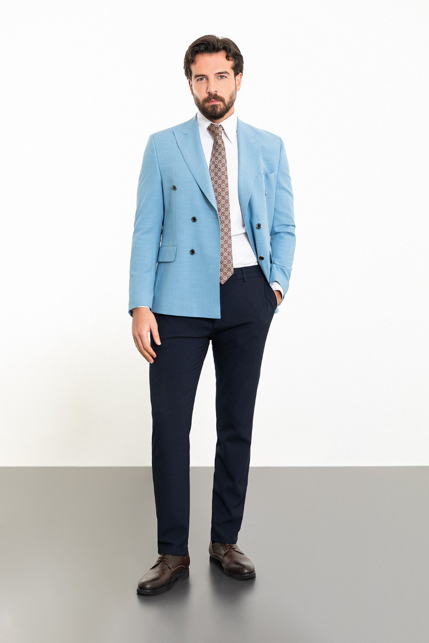 Double breasted light blue blazer from HolloMen, showcasing modern sophistication and refined tailoring.