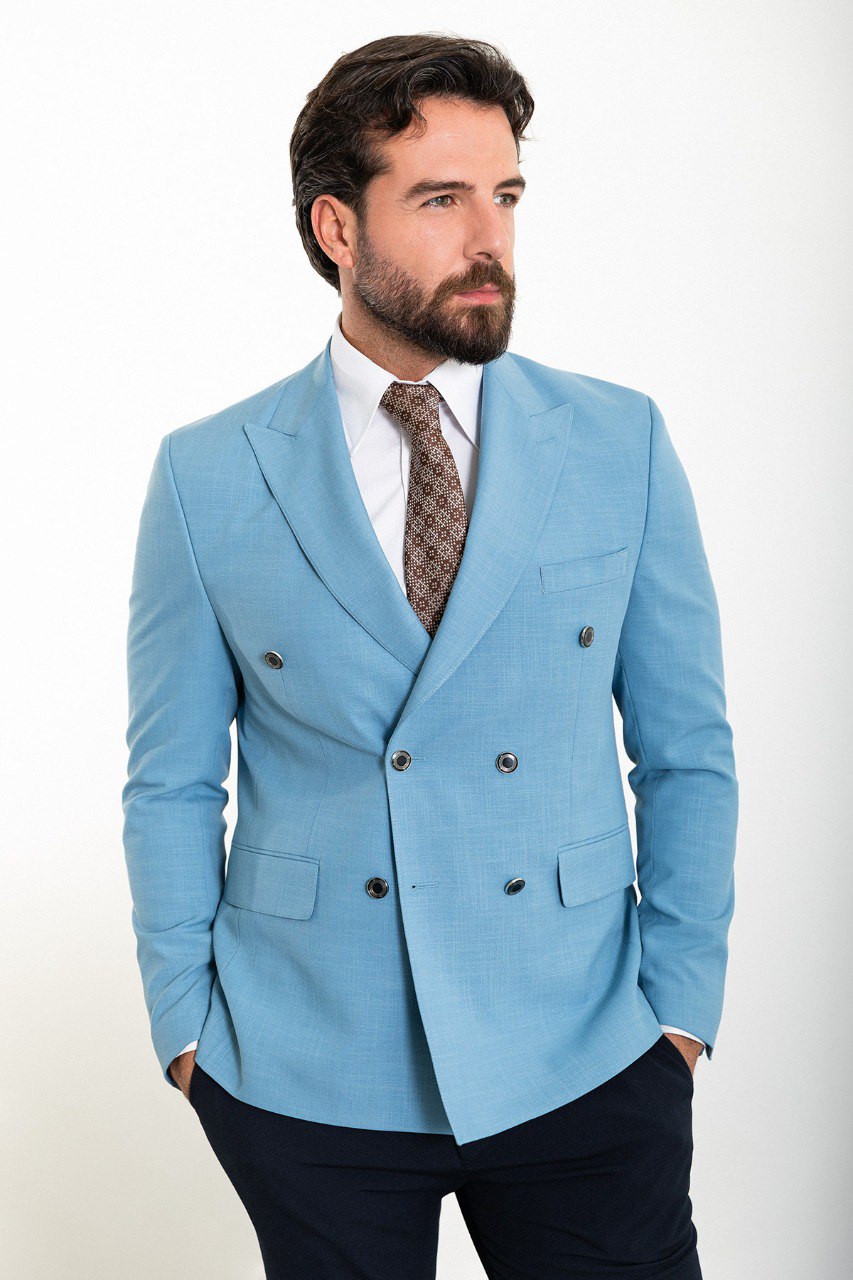 Double breasted light blue blazer from HolloMen, showcasing modern sophistication and refined tailoring.