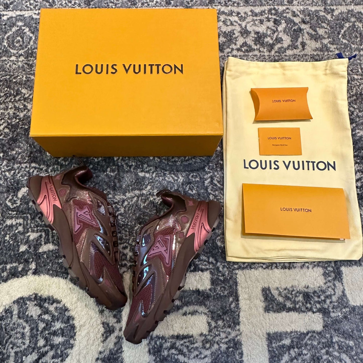 Zapatillas Louis Vuitton LV Runner Tactic en color burdeos