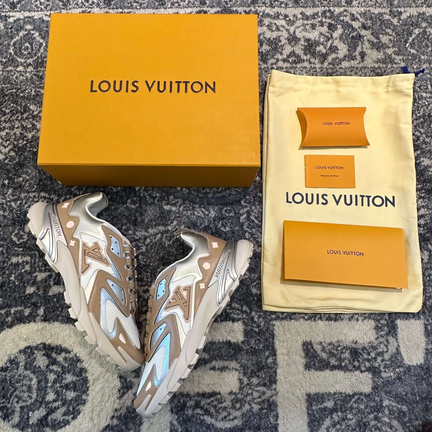 Zapatillas deportivas Louis Vuitton Tactic Runner en color beige