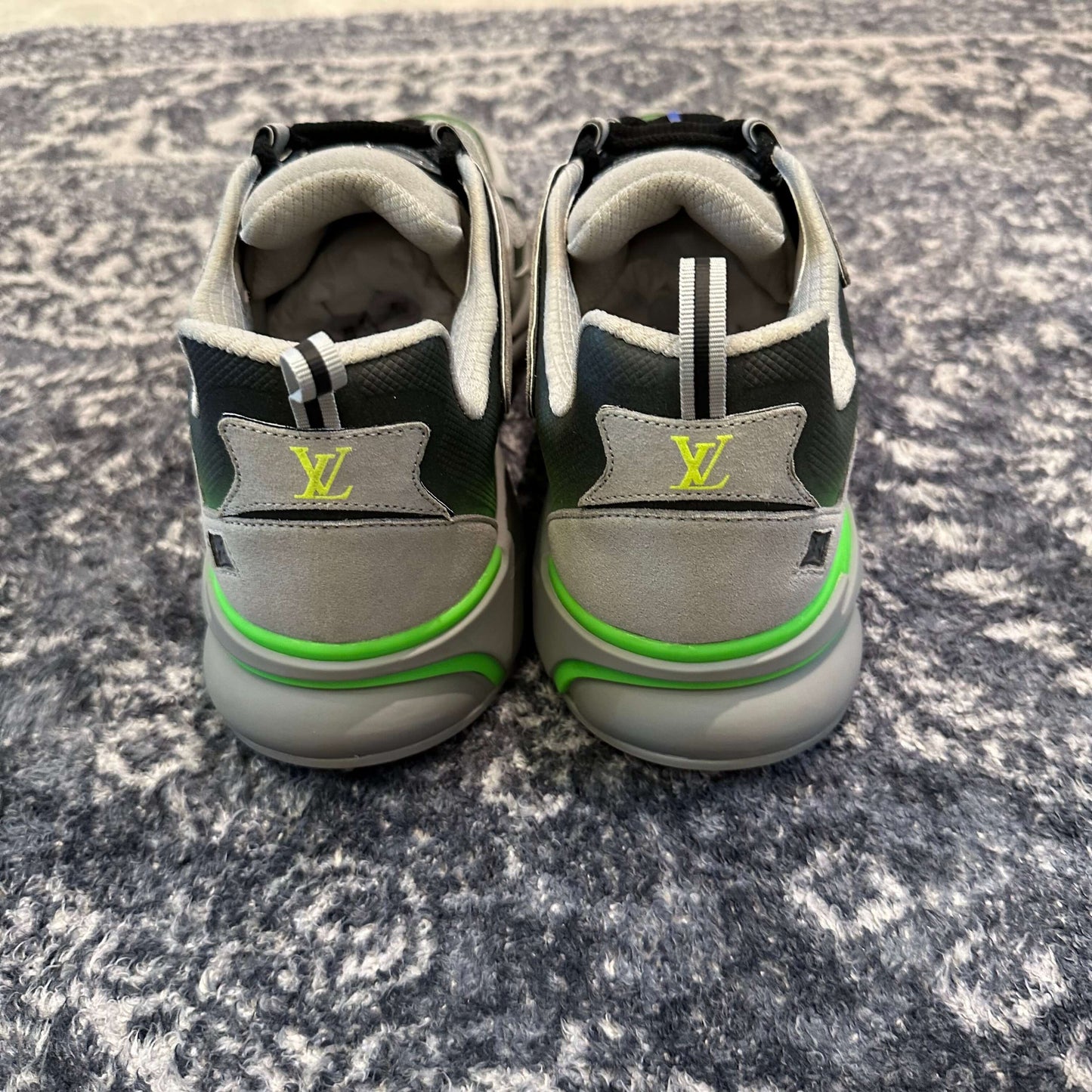 Zapatillas Louis Vuitton LV Runner Tatic gris y verde