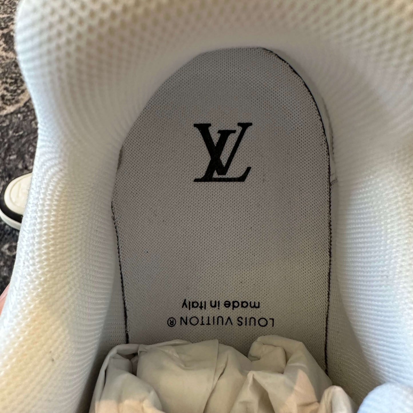 Zapatillas deportivas blancas y negras de Louis Vuitton