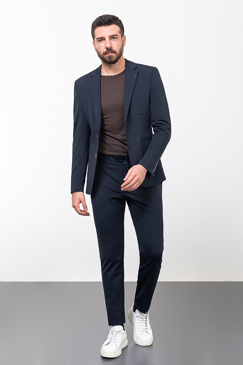 Man wearing a navy blue casual suit, blending modern style with comfort for effortless sophistication.