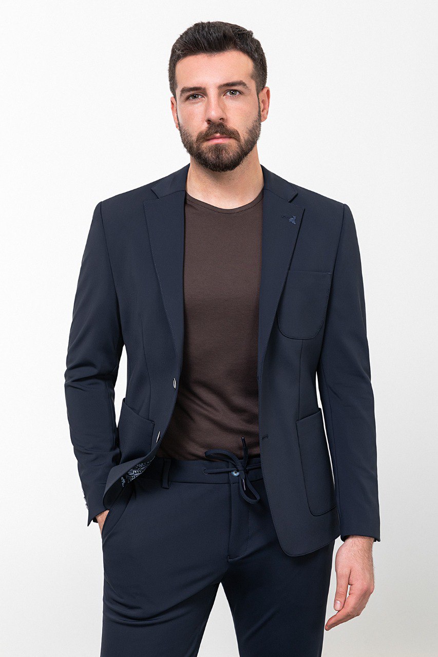 Man wearing a navy blue casual suit, blending modern style with comfort for effortless sophistication.