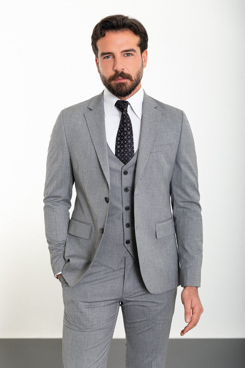 Man wearing a slim fit gray suit from HolloMen's Spring Summer Collection.