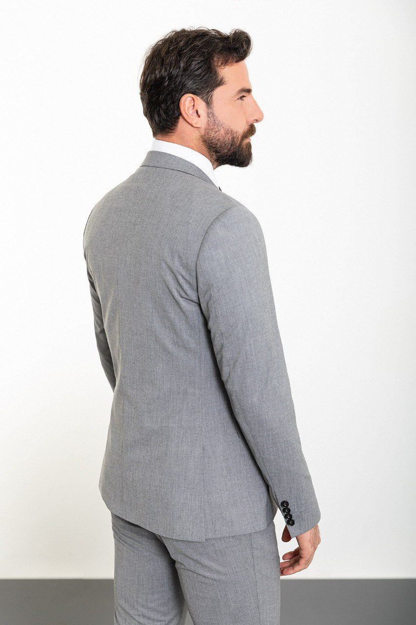 Man wearing a slim fit gray suit from HolloMen's Spring Summer Collection.