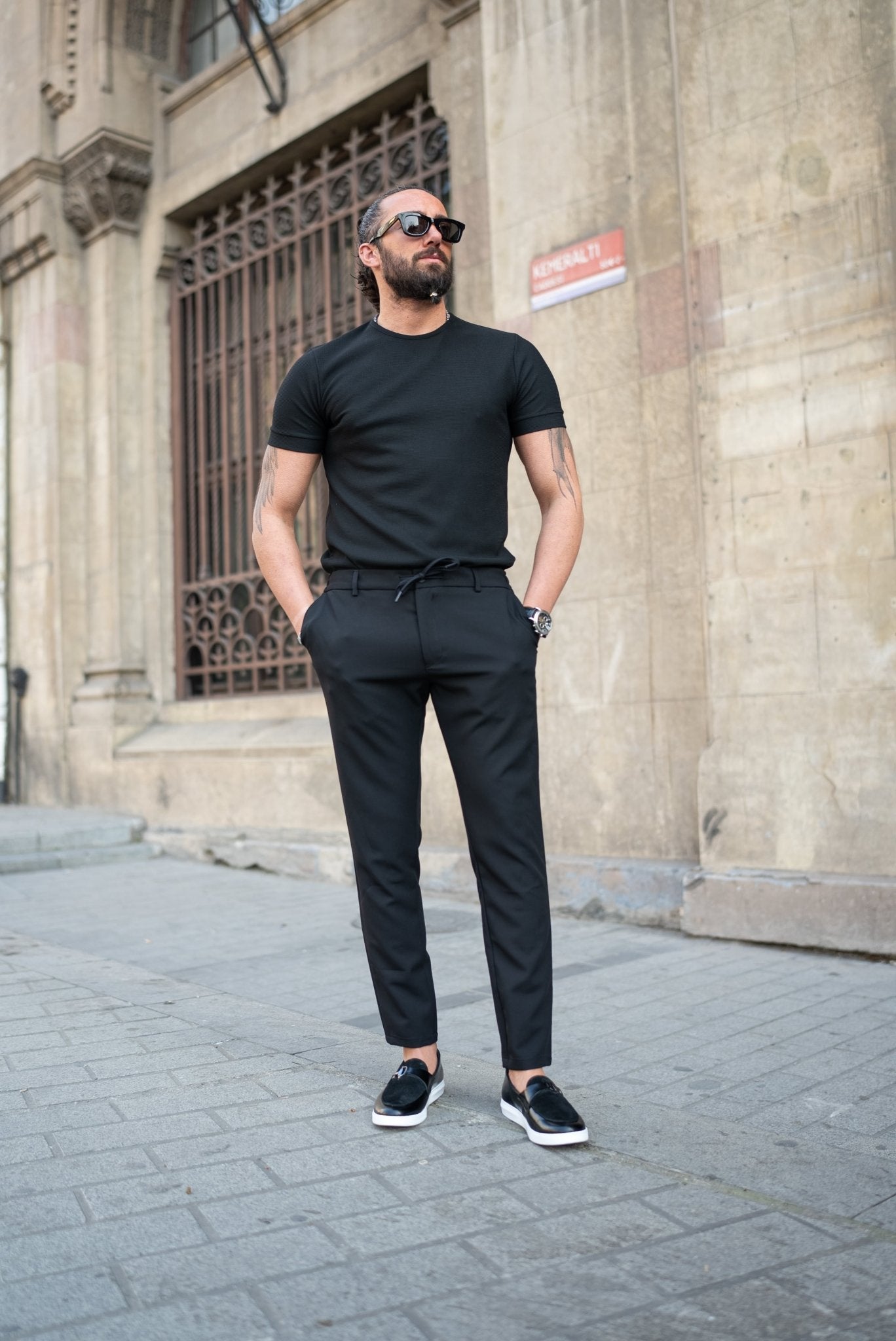 A Black t-shırt worn by a model