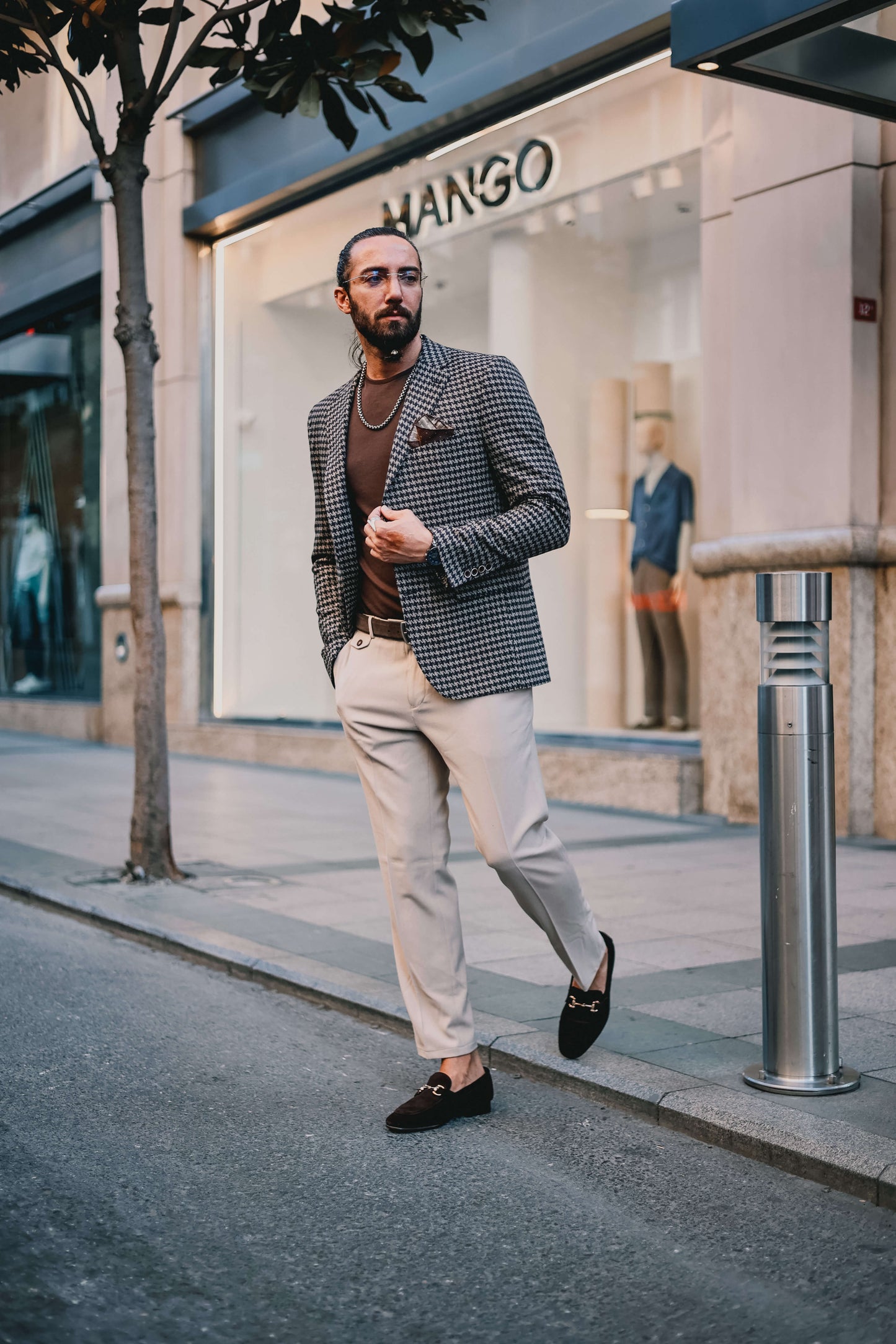 Urban Houndstooth Charcoal Blazer for men in charcoal and ash, featuring a sophisticated houndstooth pattern.