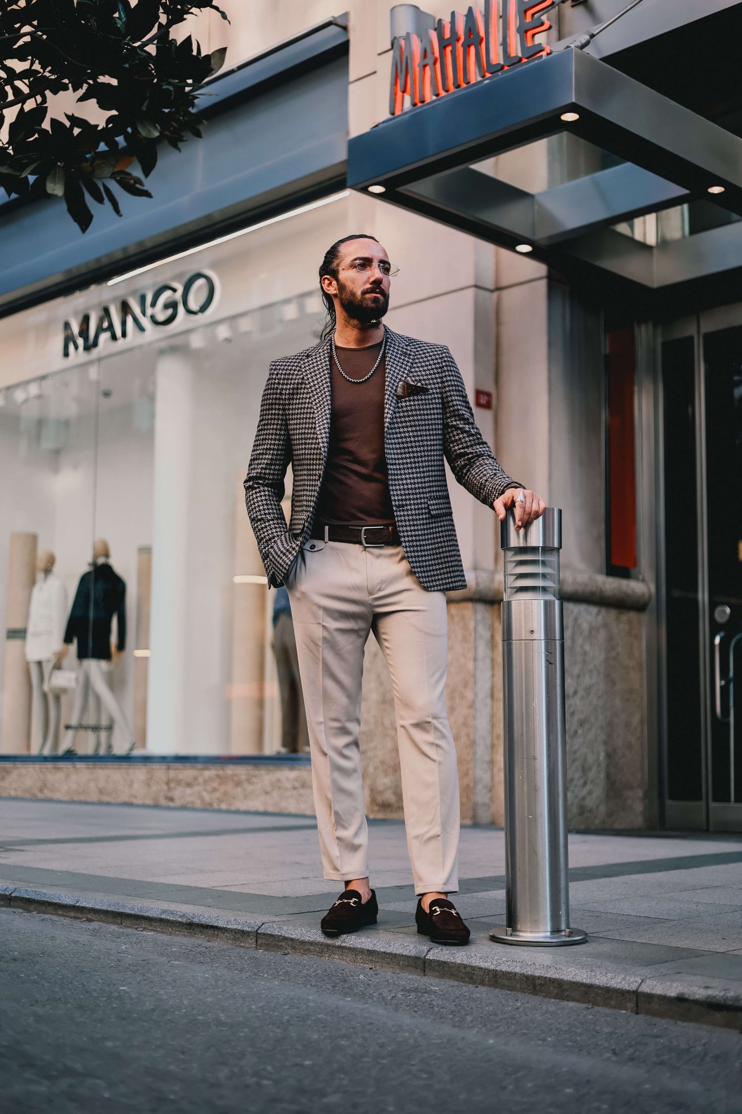 Urban Houndstooth Charcoal Blazer for men in charcoal and ash, featuring a sophisticated houndstooth pattern.