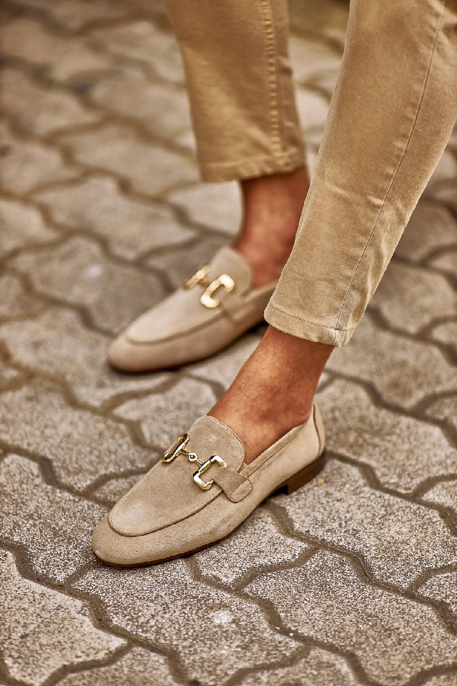 Loafer aus Wildleder in Beige mit Haselnussbraun