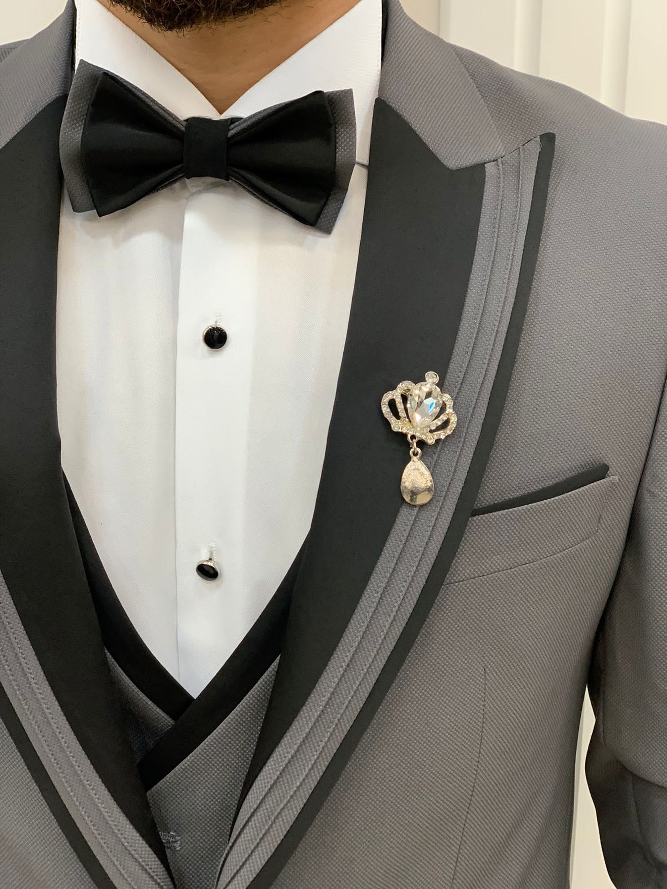Upgrade Your Formal Look with our Gray Tuxedo - Peak Lapel, Slim-Fit ...